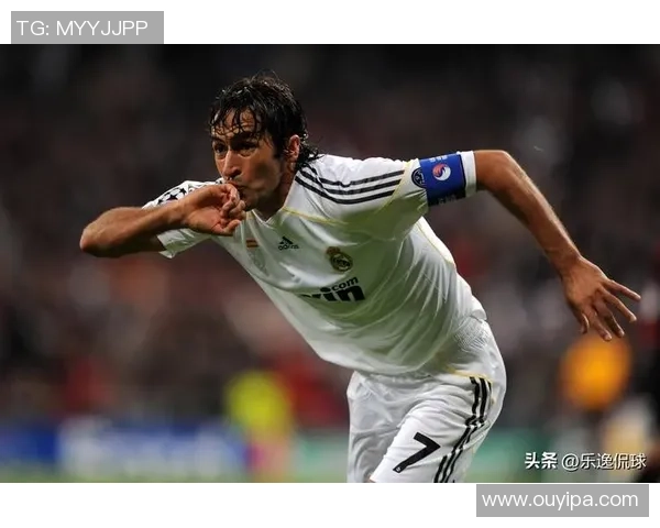 百年足球史上十大传奇球星排名回顾与分析