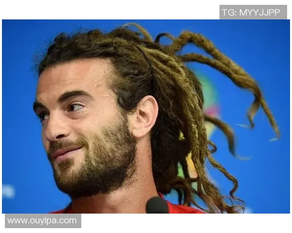 盘点那些因奇特发型而成名的足球球星造型与球场风采 盘点那些因奇特发型而成名的足球球星造型与球场风采