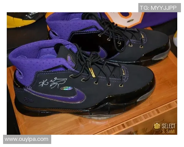 足球巨星亲笔签名球鞋收藏价值与热血追星文化解读