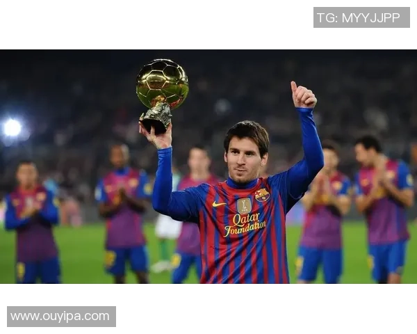 足球巨星赛场甩头发瞬间尽显潇洒魅力引爆全场欢呼