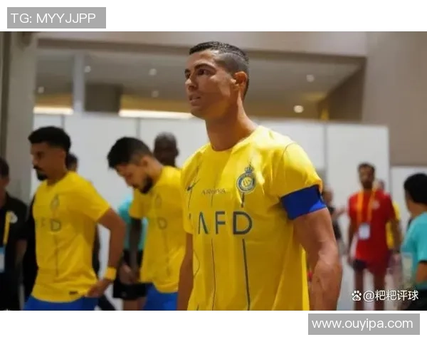 退役足球巨星身材走样难逃发福困境再度引发球迷热议